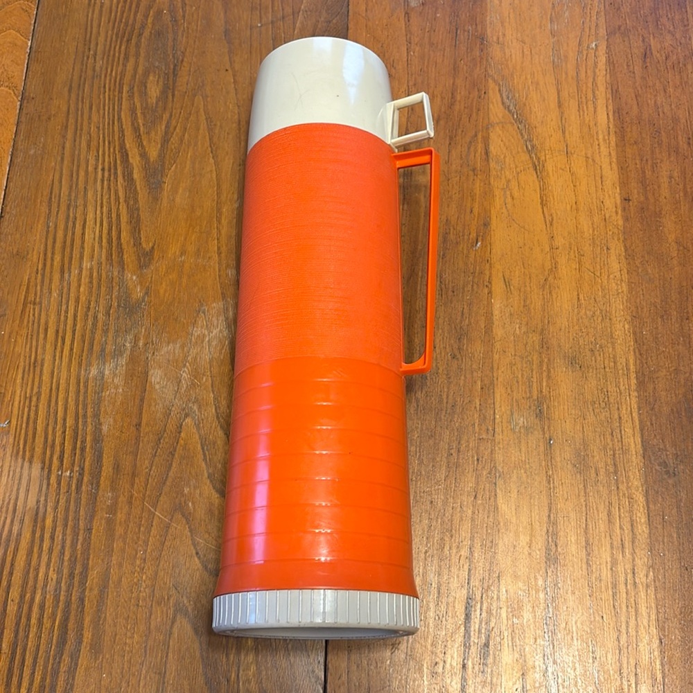 Vintage Thermos®️ USA King Seeley orange and tan Quartz size model 2402 Thermos